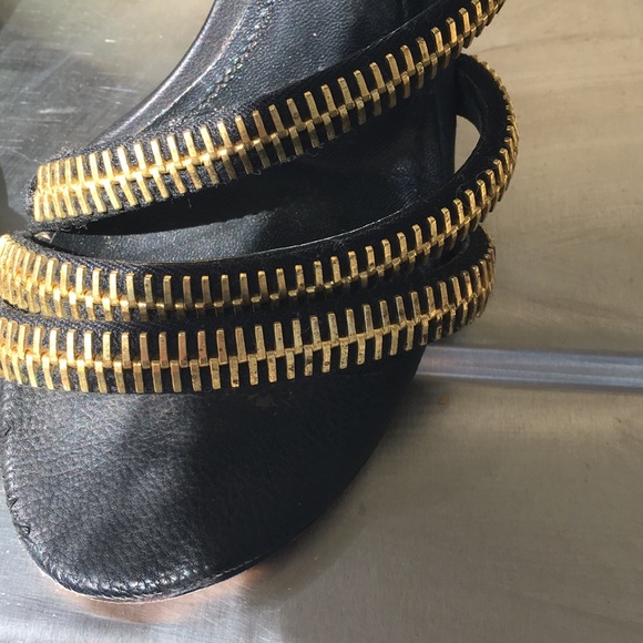 PRICE DROP🔥Burberry Prorsum zipper heel Sz 35 - Picture 4 of 7